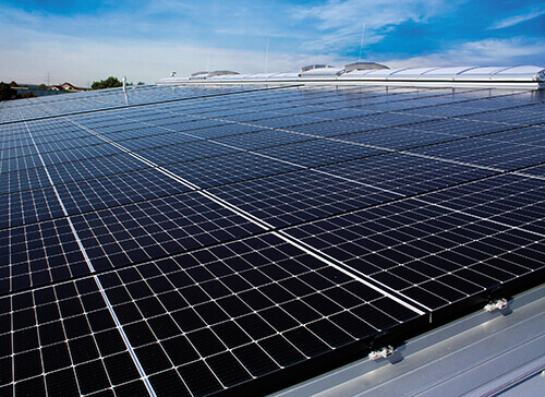 Photovoltaik-Anlage auf der neunen Industriehalle von Harema in Rodgau